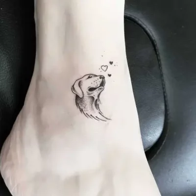 subtelny tatuaż psa z sercem